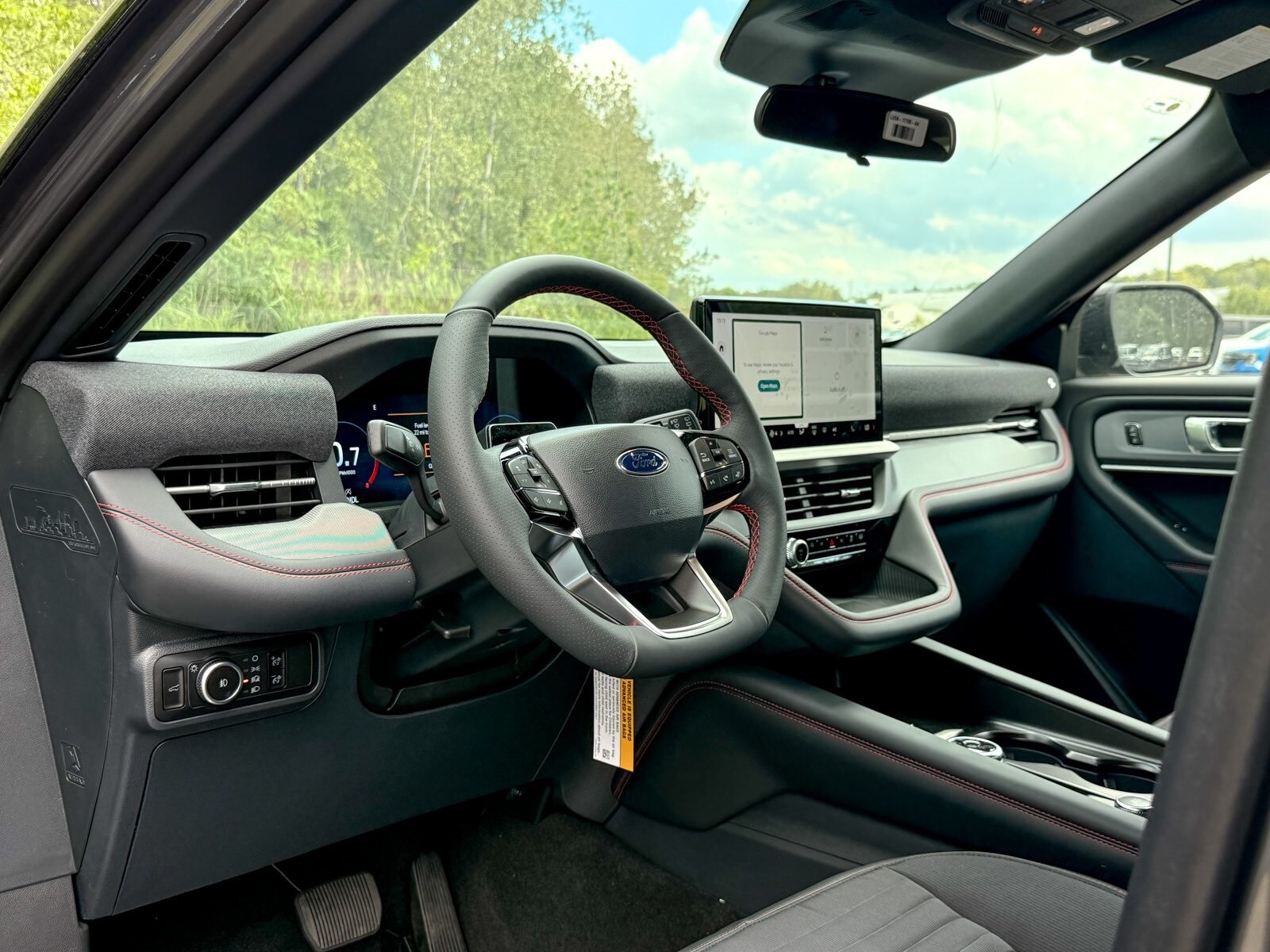2025 Ford Explorer ST-Line photo 3