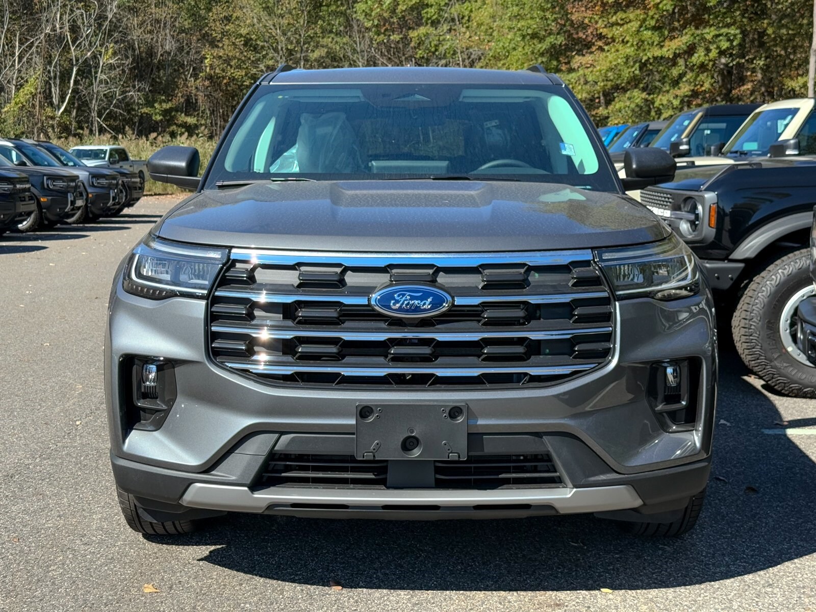 2025 Ford Explorer photo 2