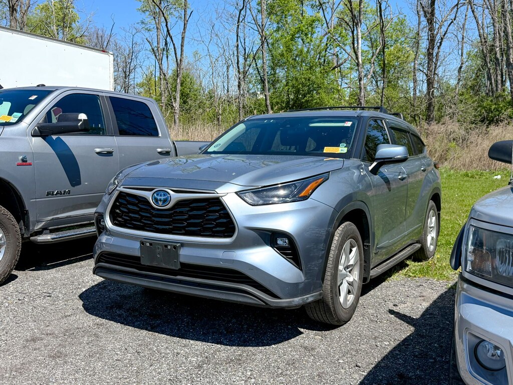 Used 2023 Toyota Highlander Hybrid LE SUV