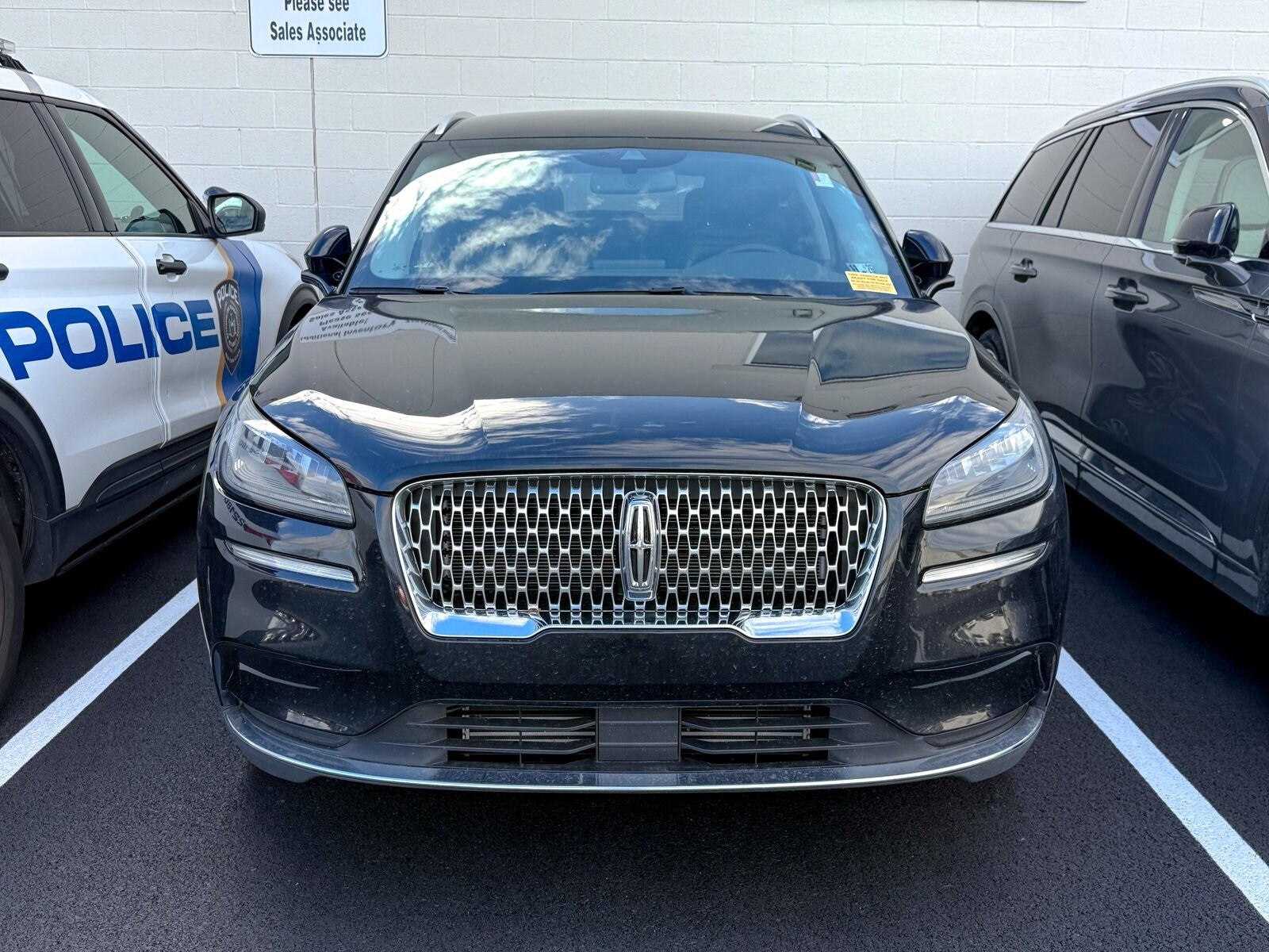 2022 Lincoln Corsair Standard photo 2