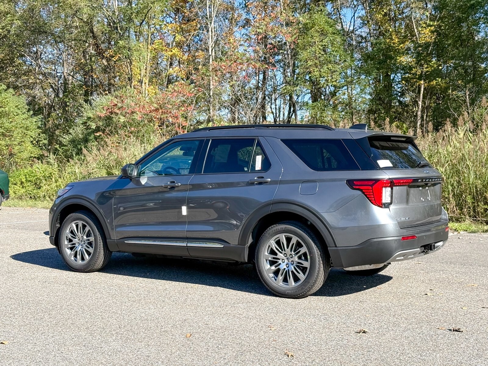 2025 Ford Explorer photo 3
