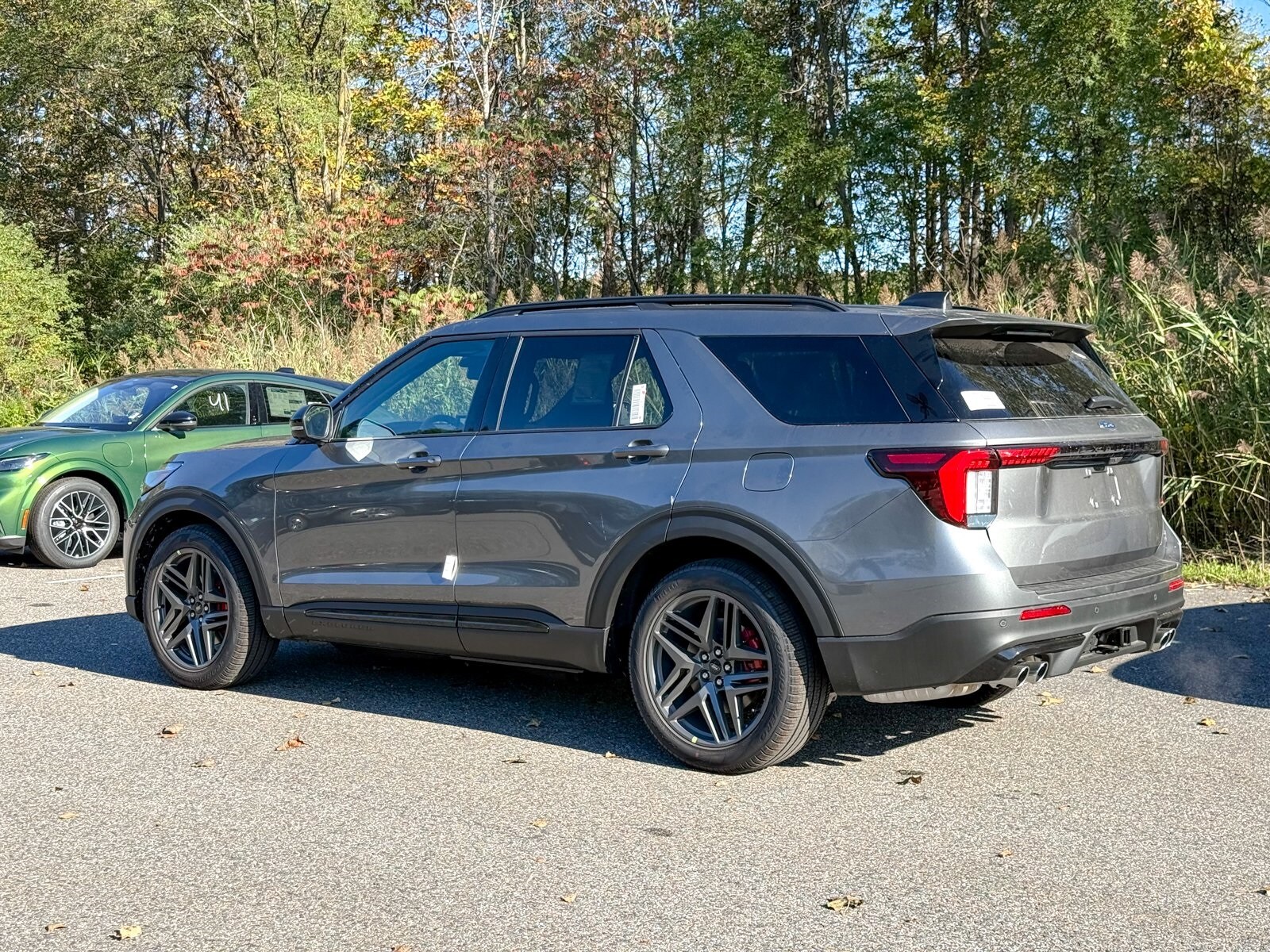 2025 Ford Explorer ST photo 4