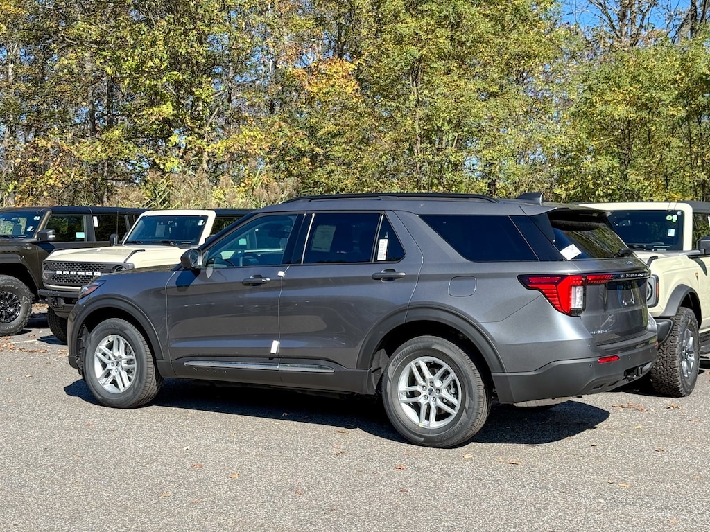 New 2025 Ford Explorer Active SUV