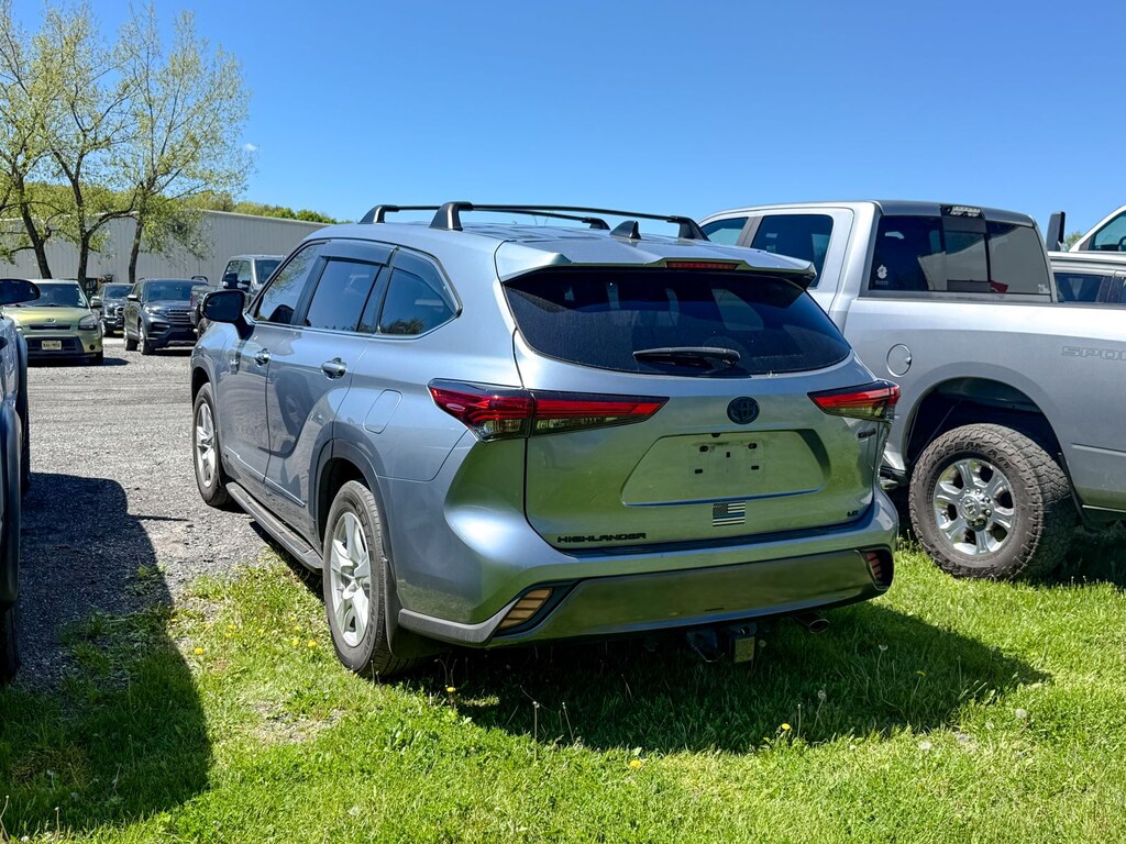 Used 2023 Toyota Highlander Hybrid LE SUV