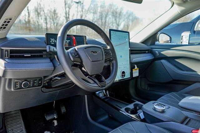 2024 Ford Mustang Mach-E Select photo 3