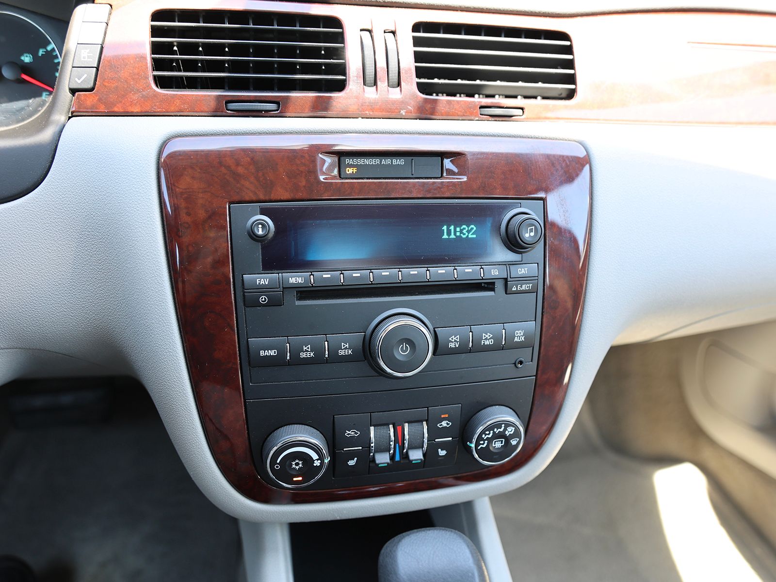 2010 Chevrolet Impala LT - Photo 20