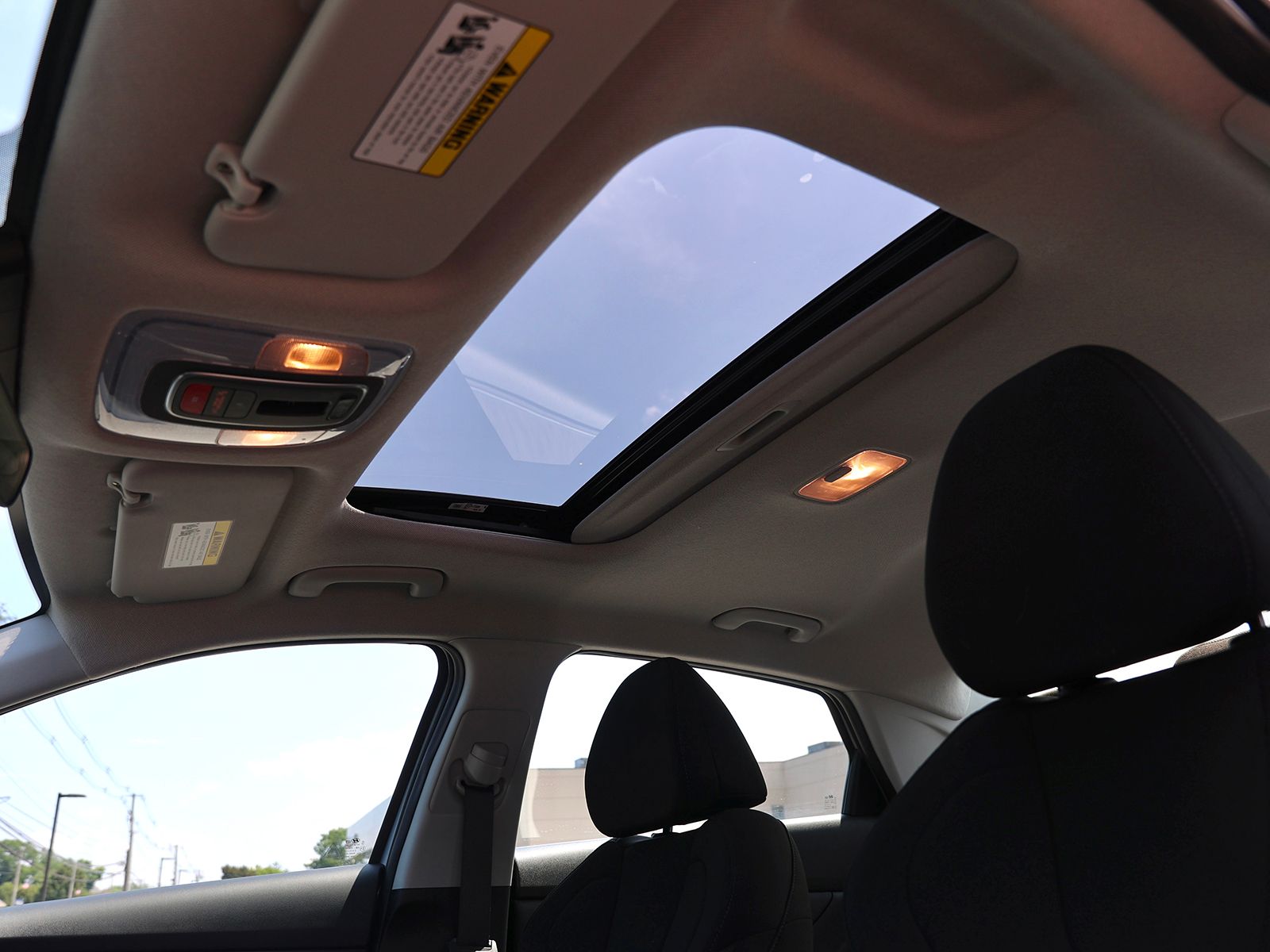 2025 Hyundai Elantra SEL - Photo 17