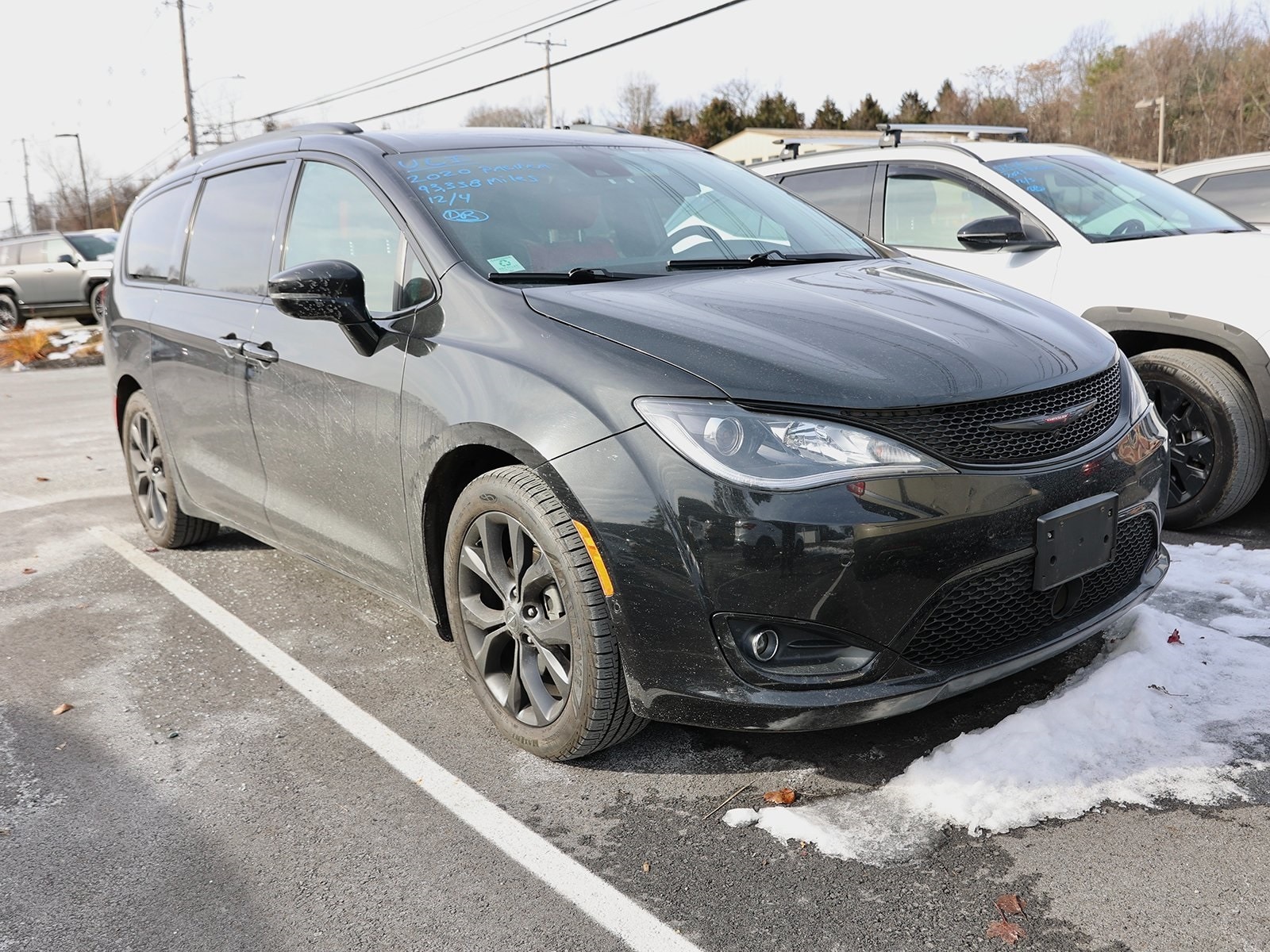 2020 Chrysler Pacifica Limited's photo