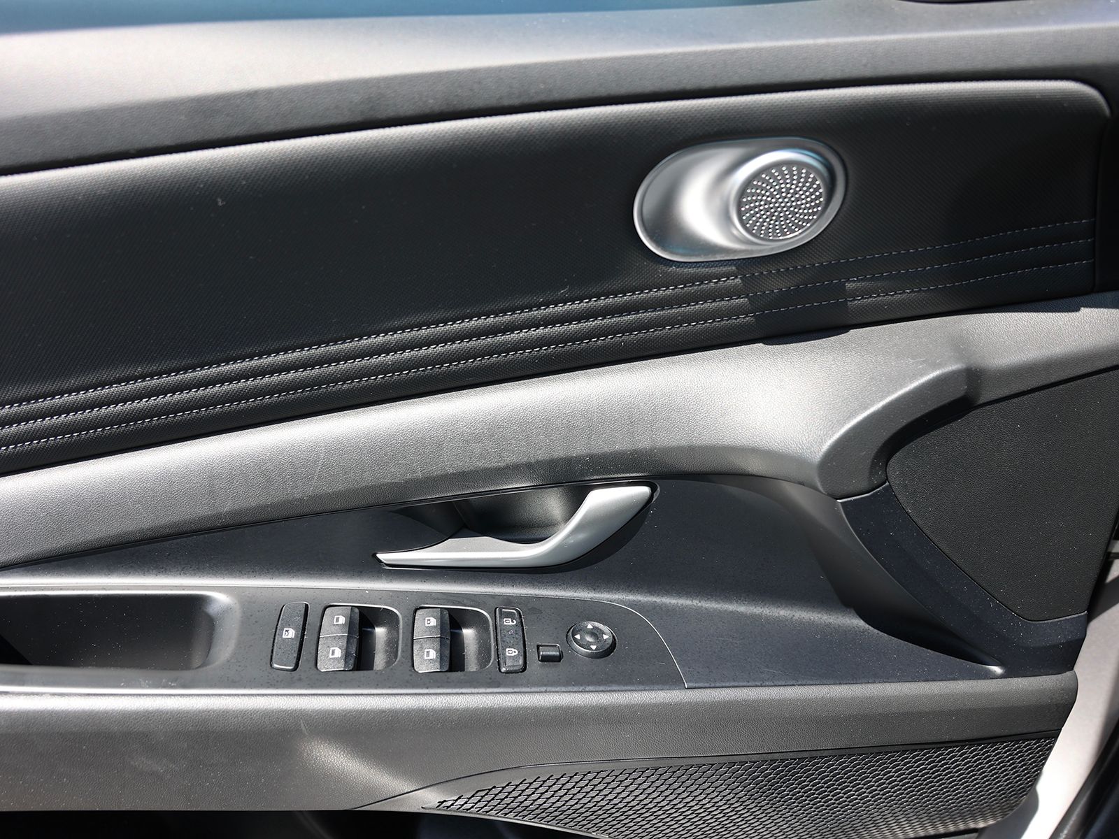 2025 Hyundai Elantra SEL - Photo 32