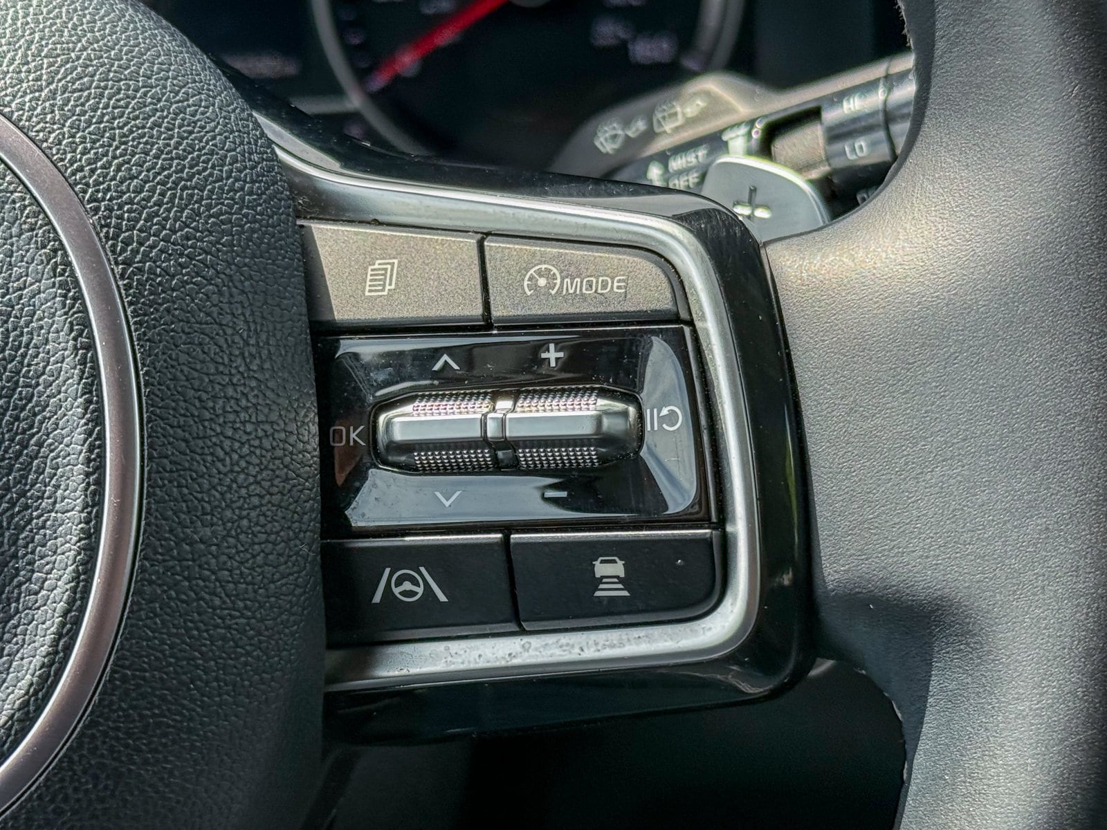 2023 Kia Sorento EX Hybrid - Photo 28