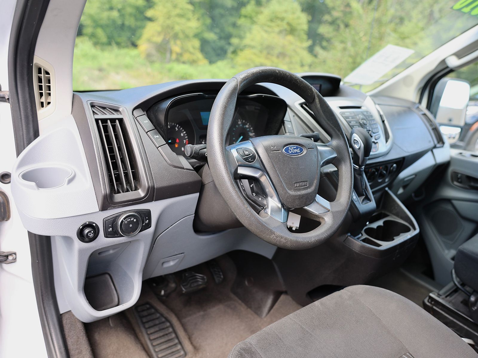 2016 Ford Transit XLT - Photo 14