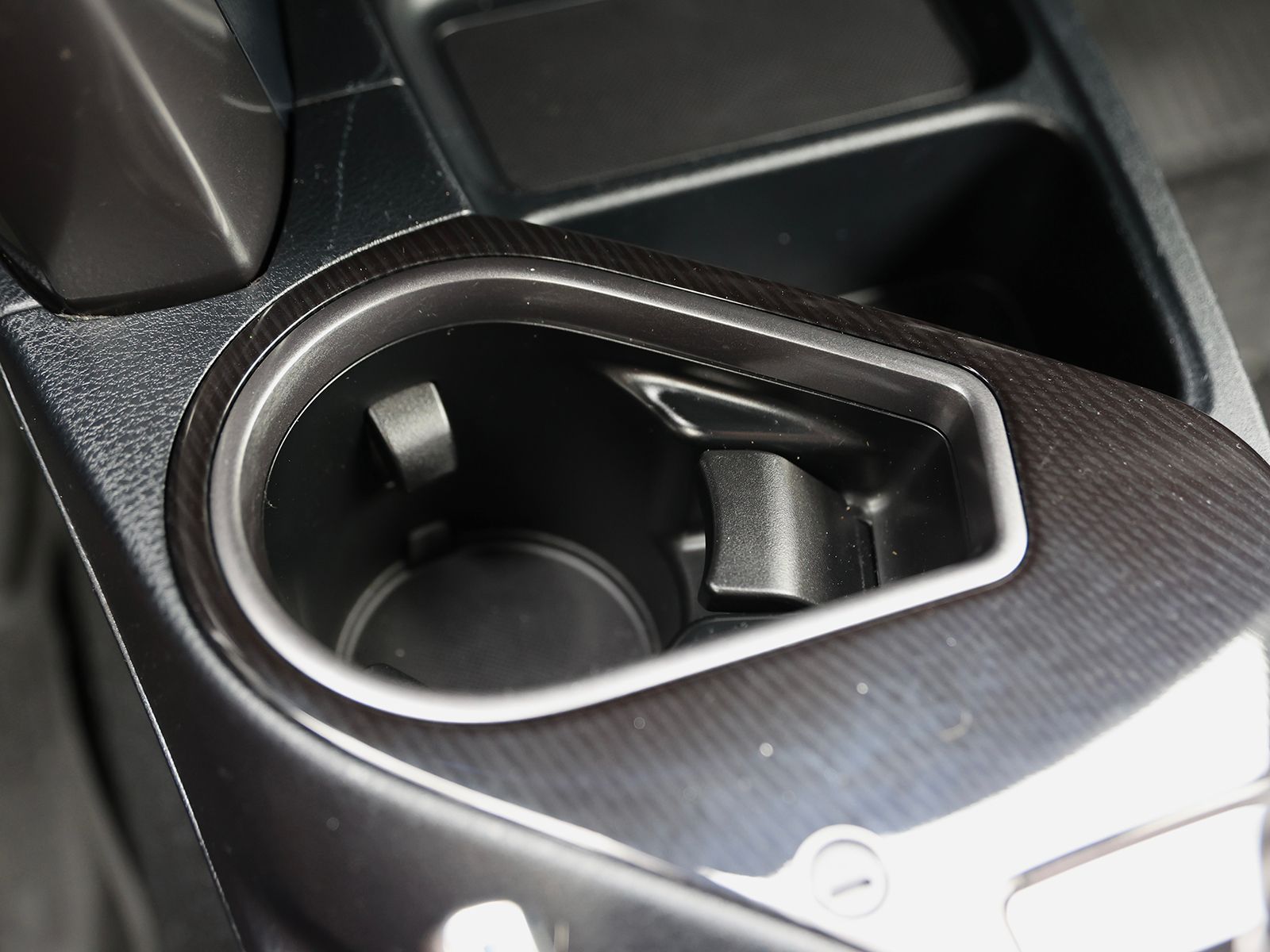 2017 Toyota RAV4 SE - Photo 29