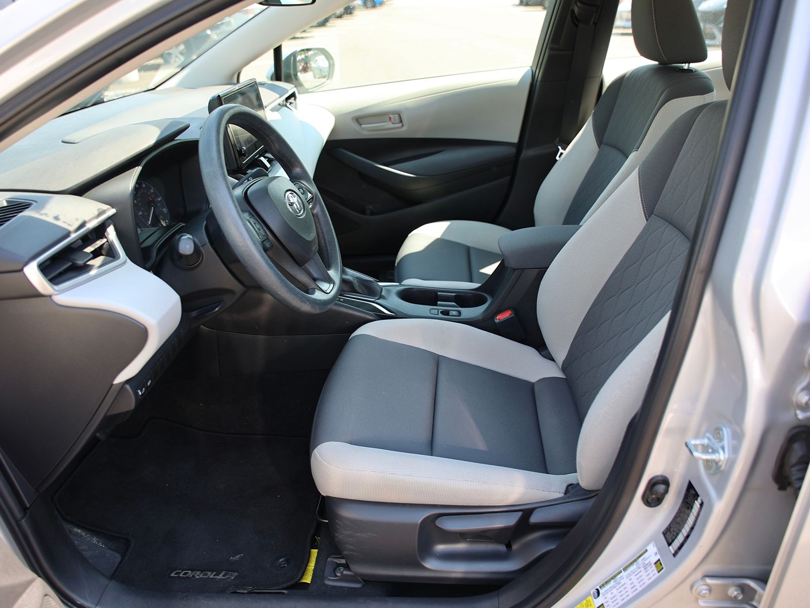 2023 Toyota Corolla LE - Photo 16