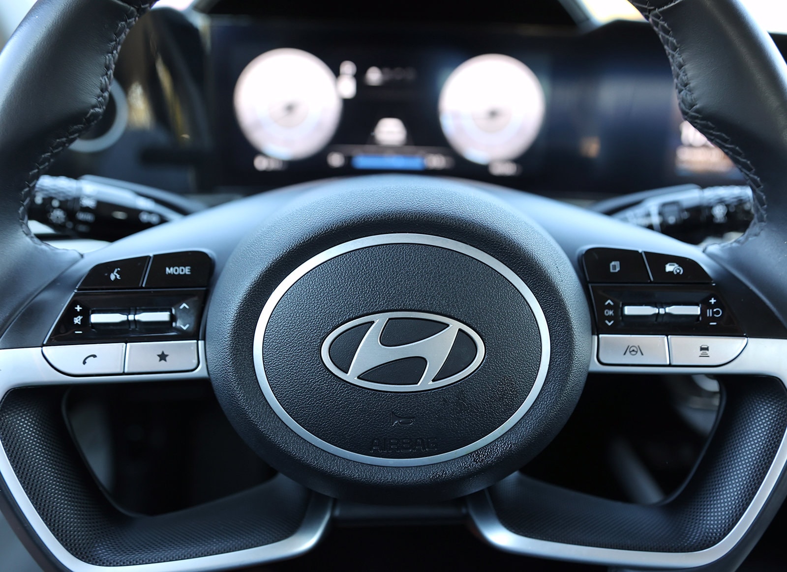 2025 Hyundai Elantra Limited - Photo 36