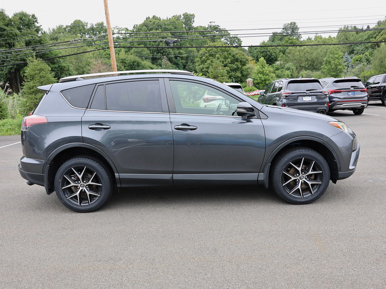 2017 Toyota RAV4 SE - Photo 8