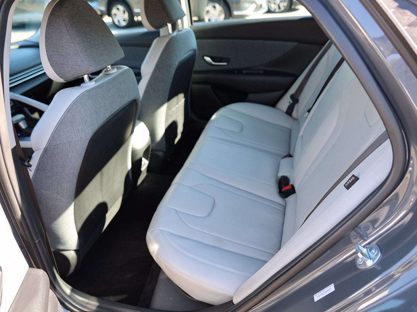 2025 Hyundai Elantra Limited - Photo 19