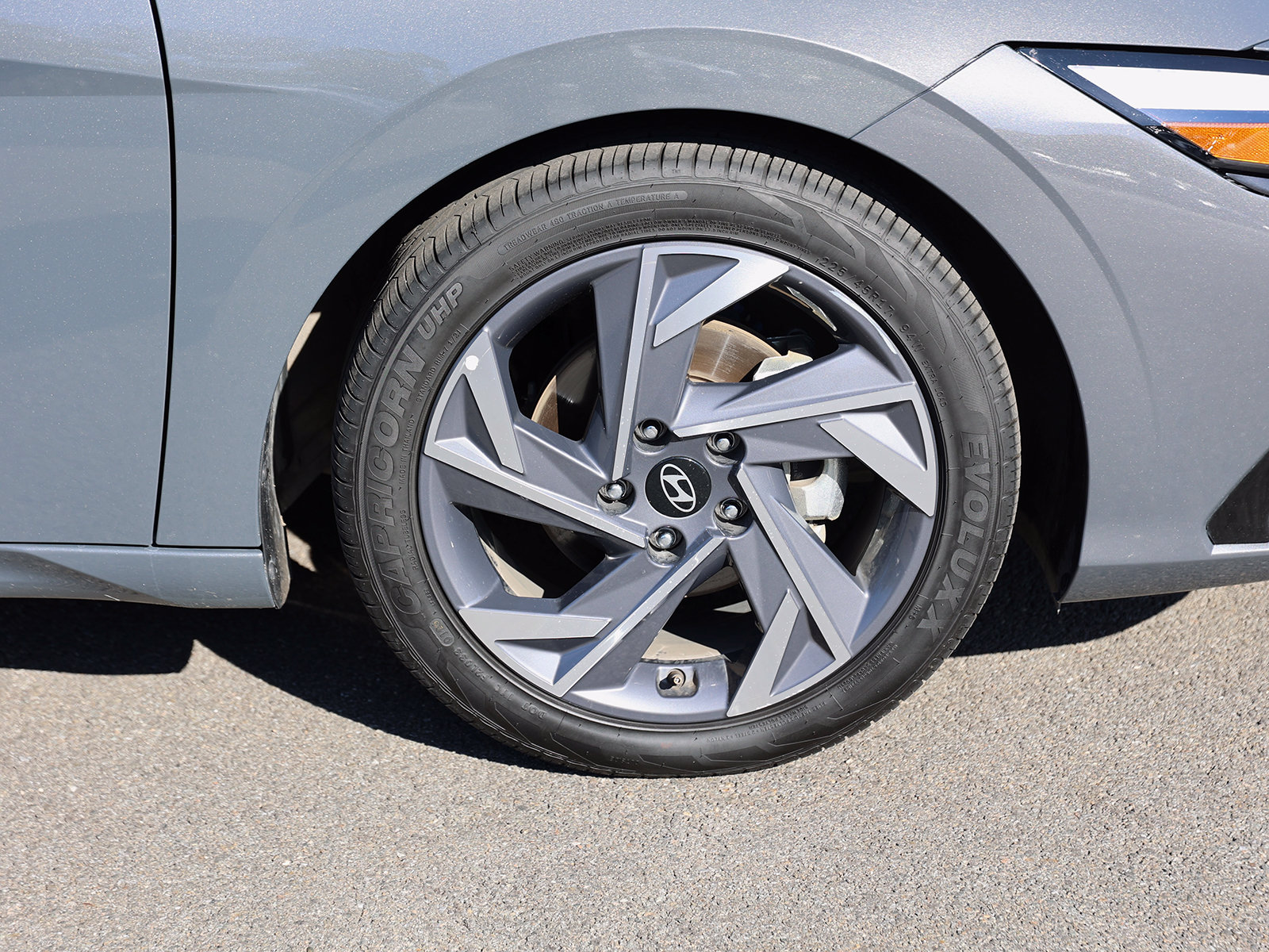 2025 Hyundai Elantra Limited - Photo 10