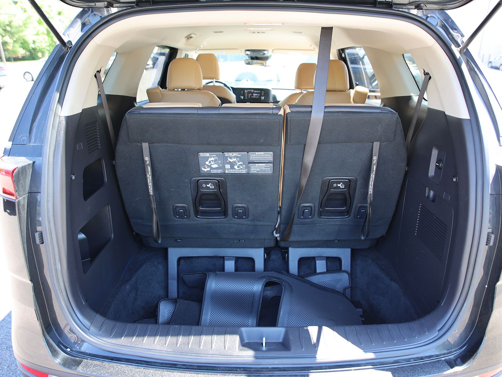 2024 Kia Carnival LX Seat Pkg - Photo 12