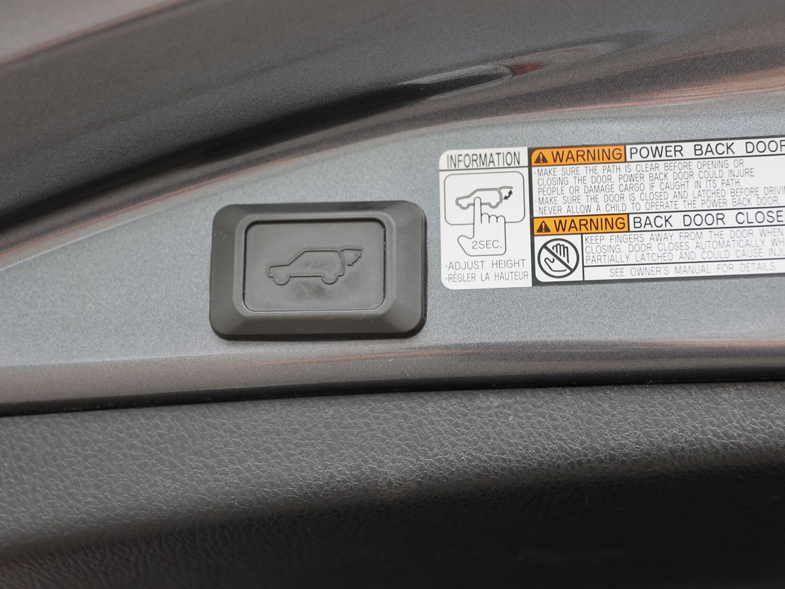 2017 Toyota RAV4 SE - Photo 14