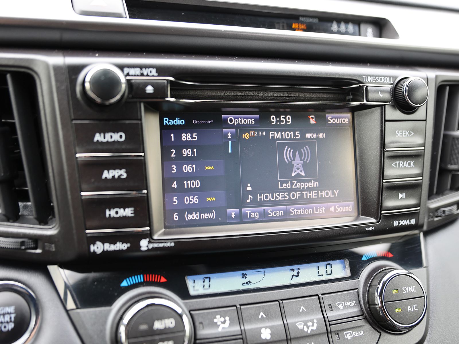 2017 Toyota RAV4 SE - Photo 24