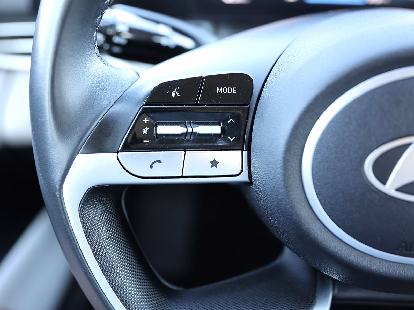 2025 Hyundai Elantra Limited - Photo 37