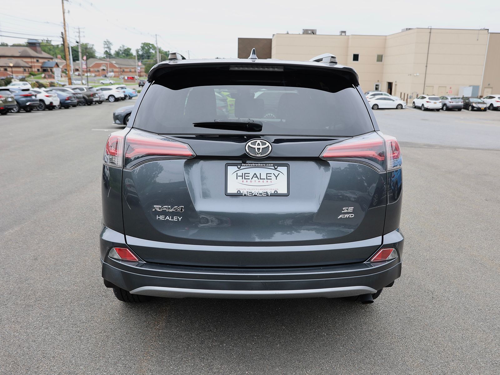 2017 Toyota RAV4 SE - Photo 6