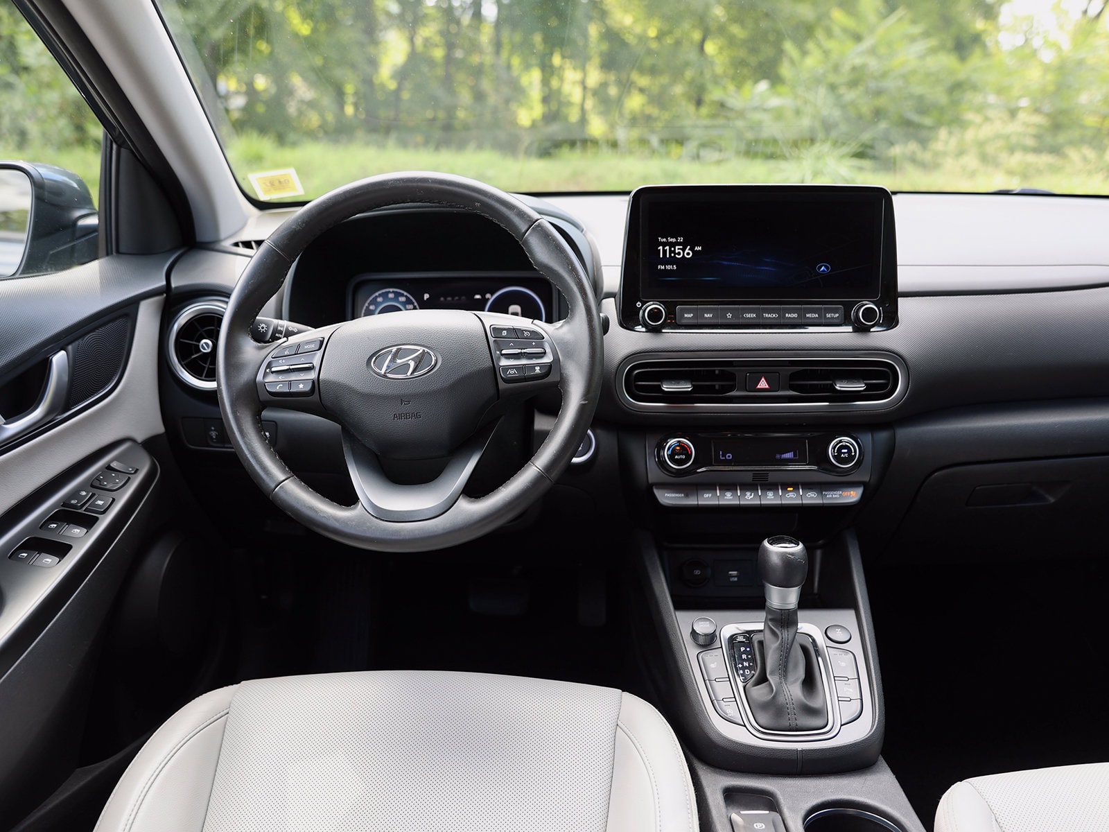 2023 Hyundai Kona Limited - Photo 14
