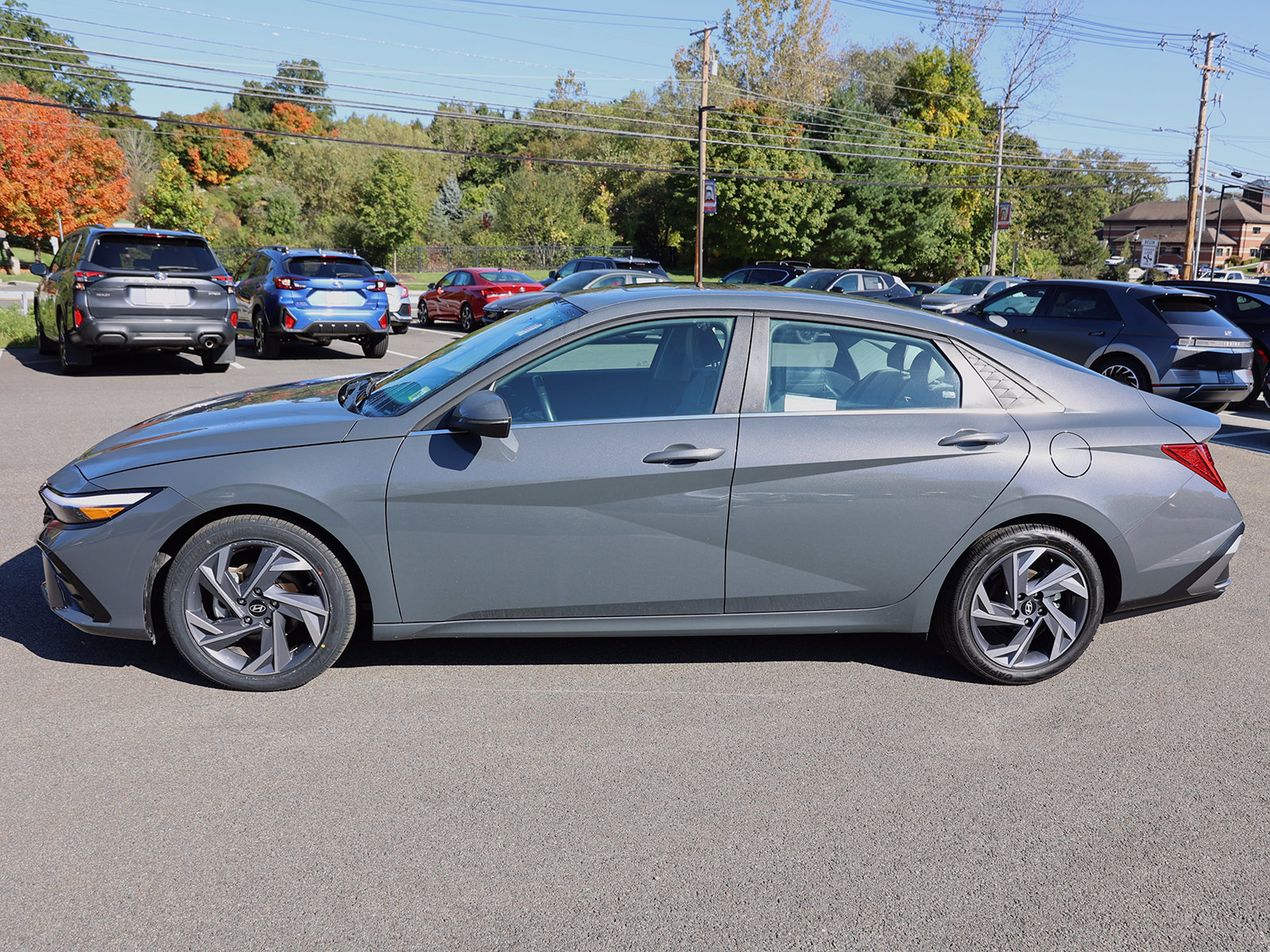 2025 Hyundai Elantra Limited - Photo 8