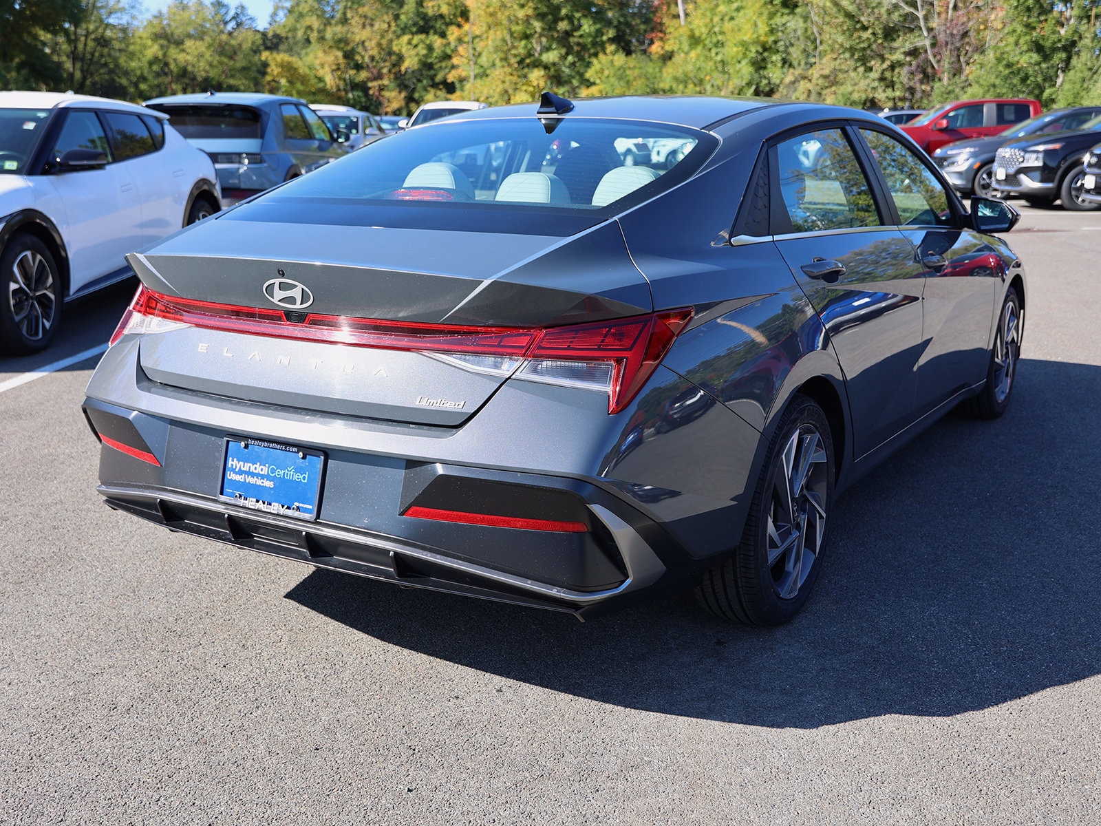 2025 Hyundai Elantra Limited - Photo 7