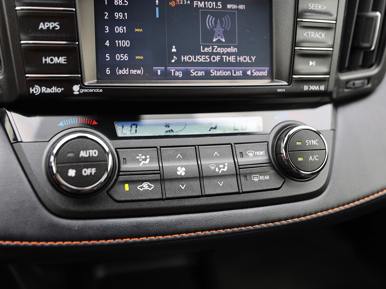 2017 Toyota RAV4 SE - Photo 25