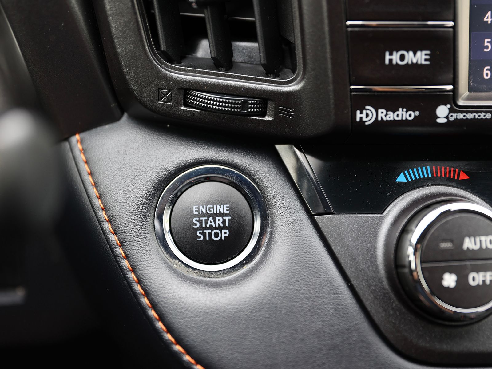 2017 Toyota RAV4 SE - Photo 26