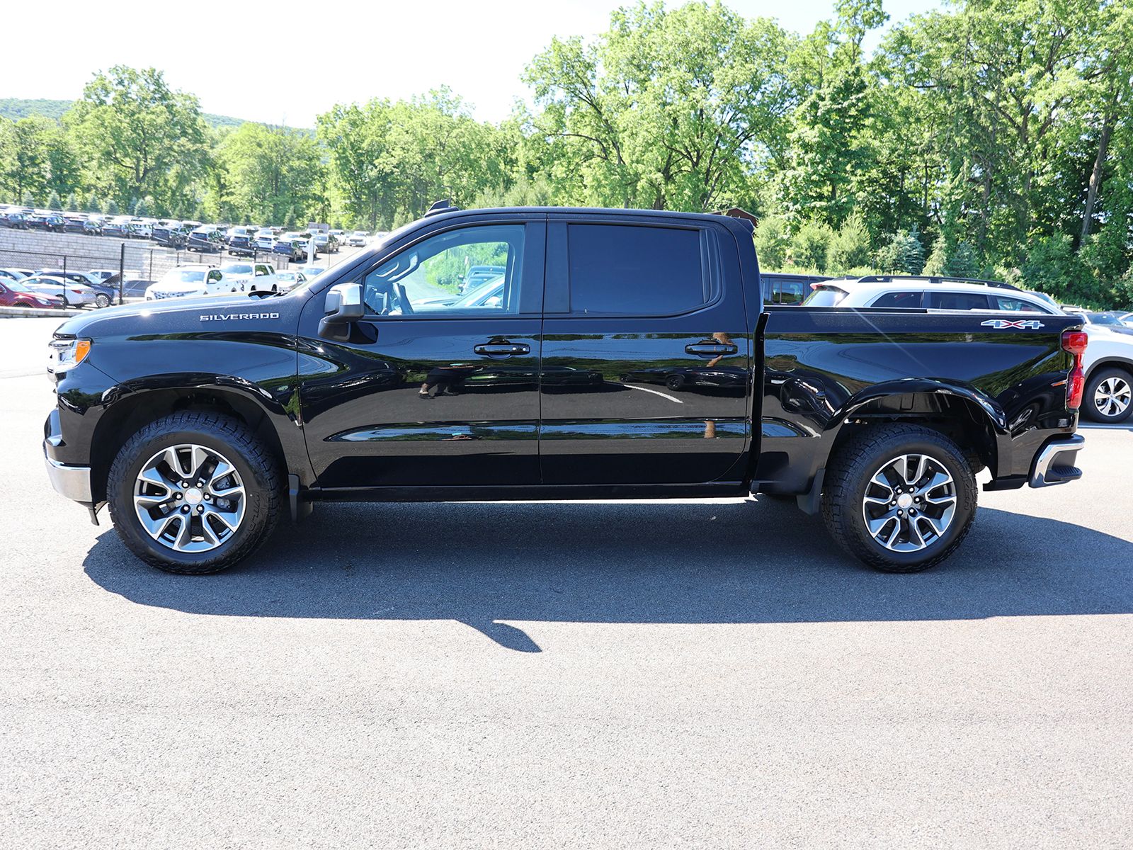 2024 Chevrolet Silverado 1500 LT - Photo 4