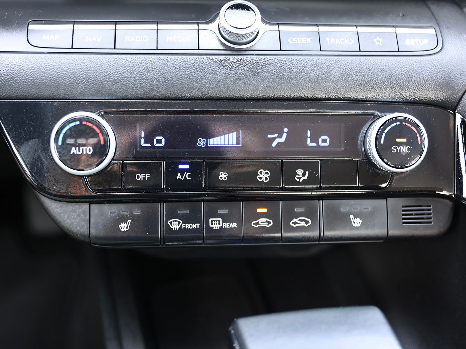 2025 Hyundai Elantra SEL - Photo 24