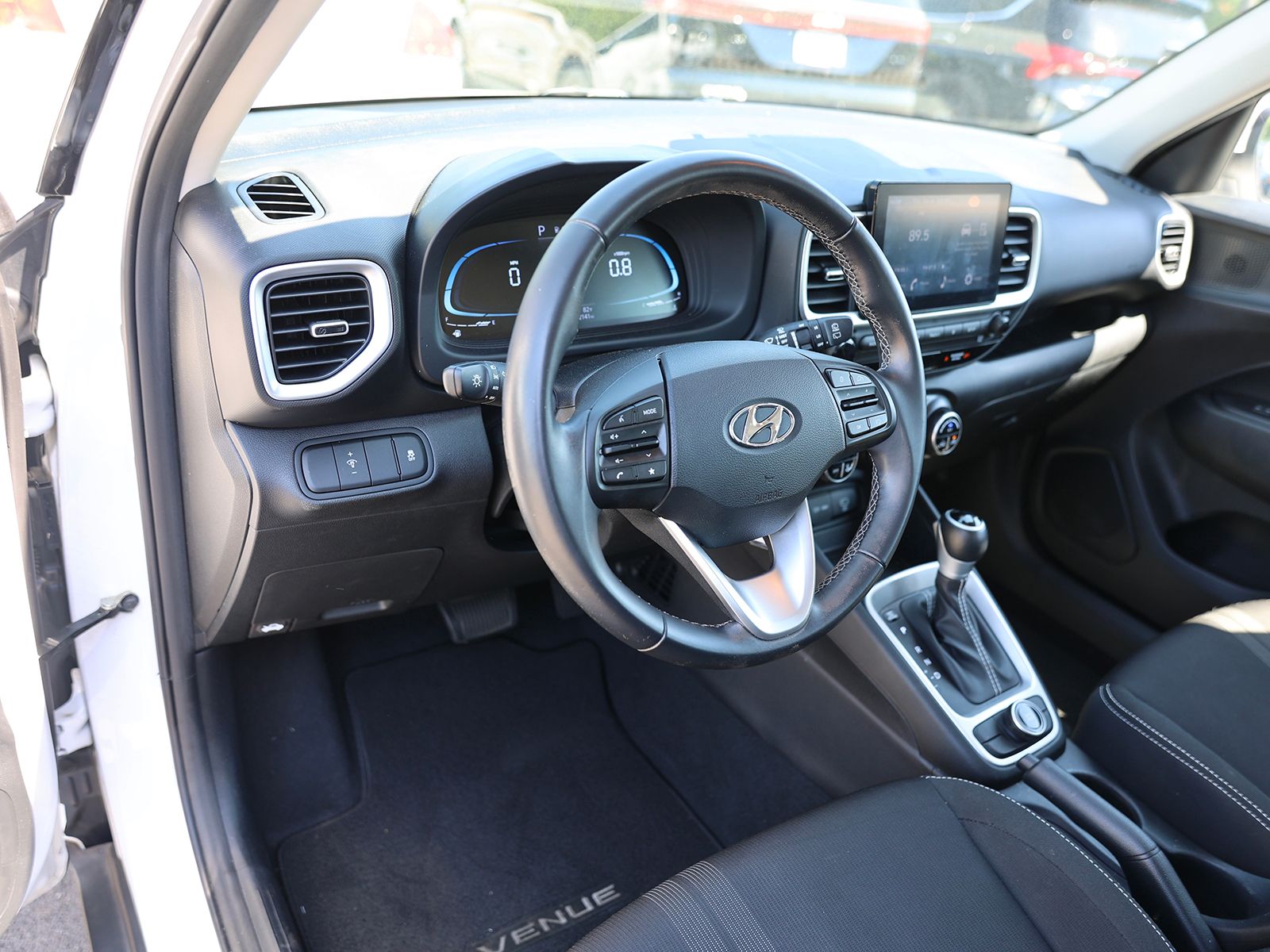 2023 Hyundai Venue SEL - Photo 13