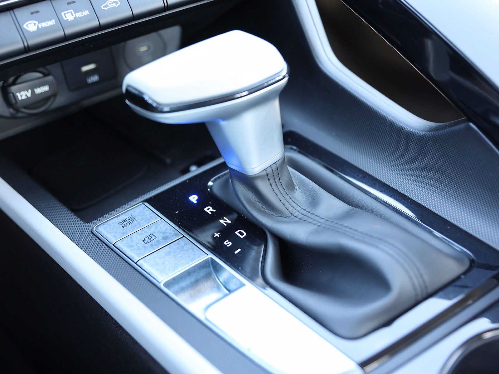 2025 Hyundai Elantra Limited - Photo 29