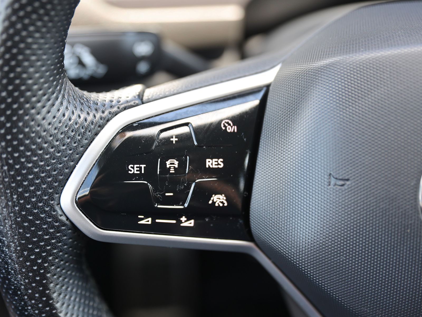 2022 Volkswagen Tiguan SE R-LINE BLACK - Photo 37