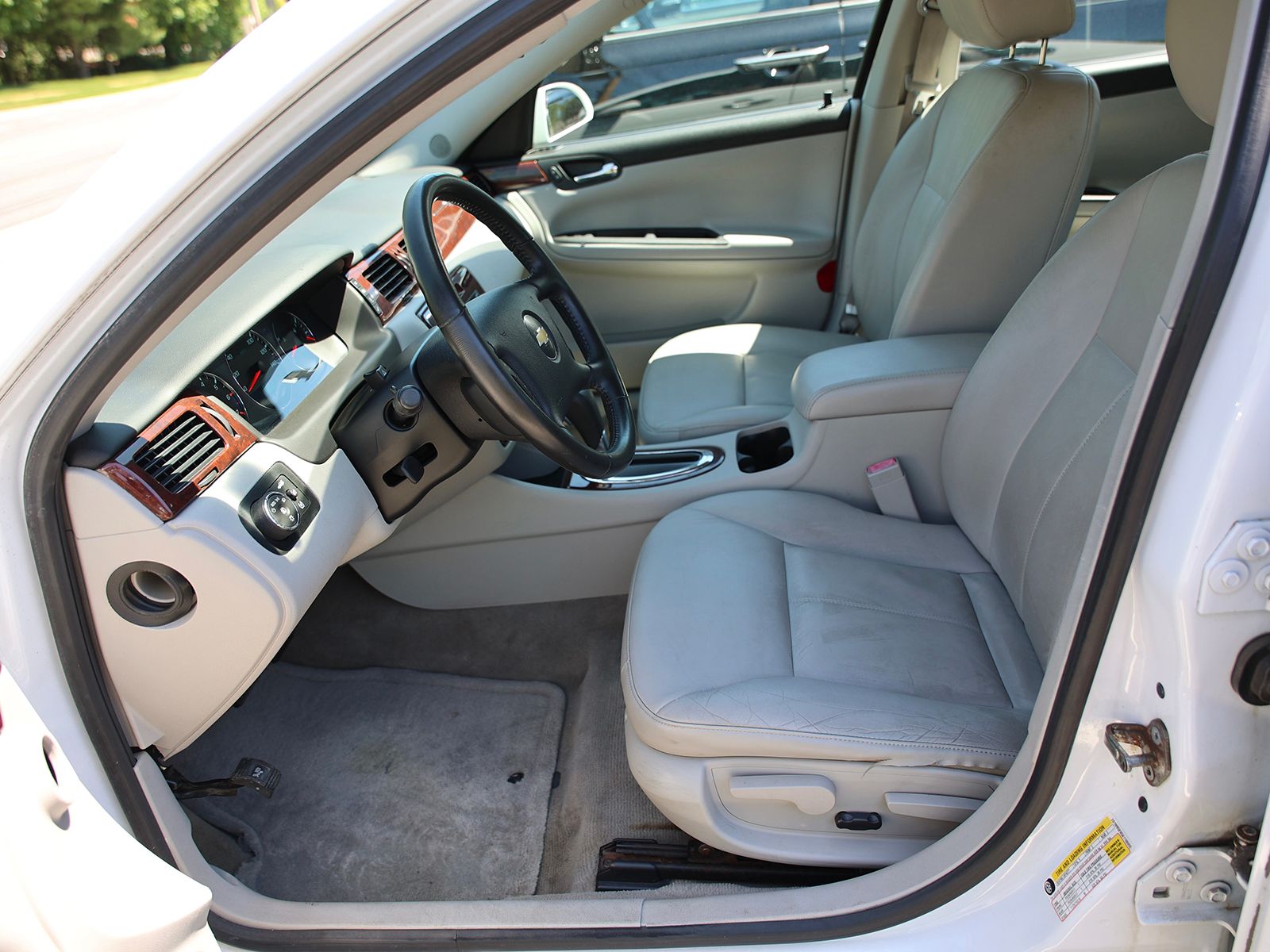 2010 Chevrolet Impala LT - Photo 15