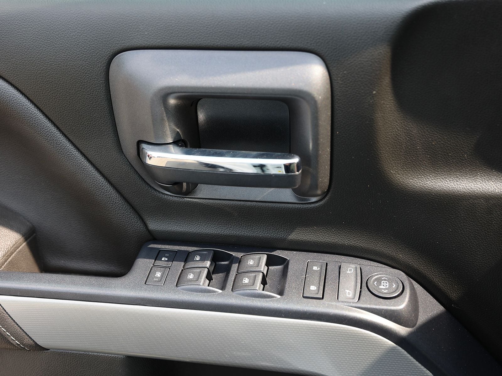 2017 Chevrolet Silverado 1500 LT Z71 - Photo 33