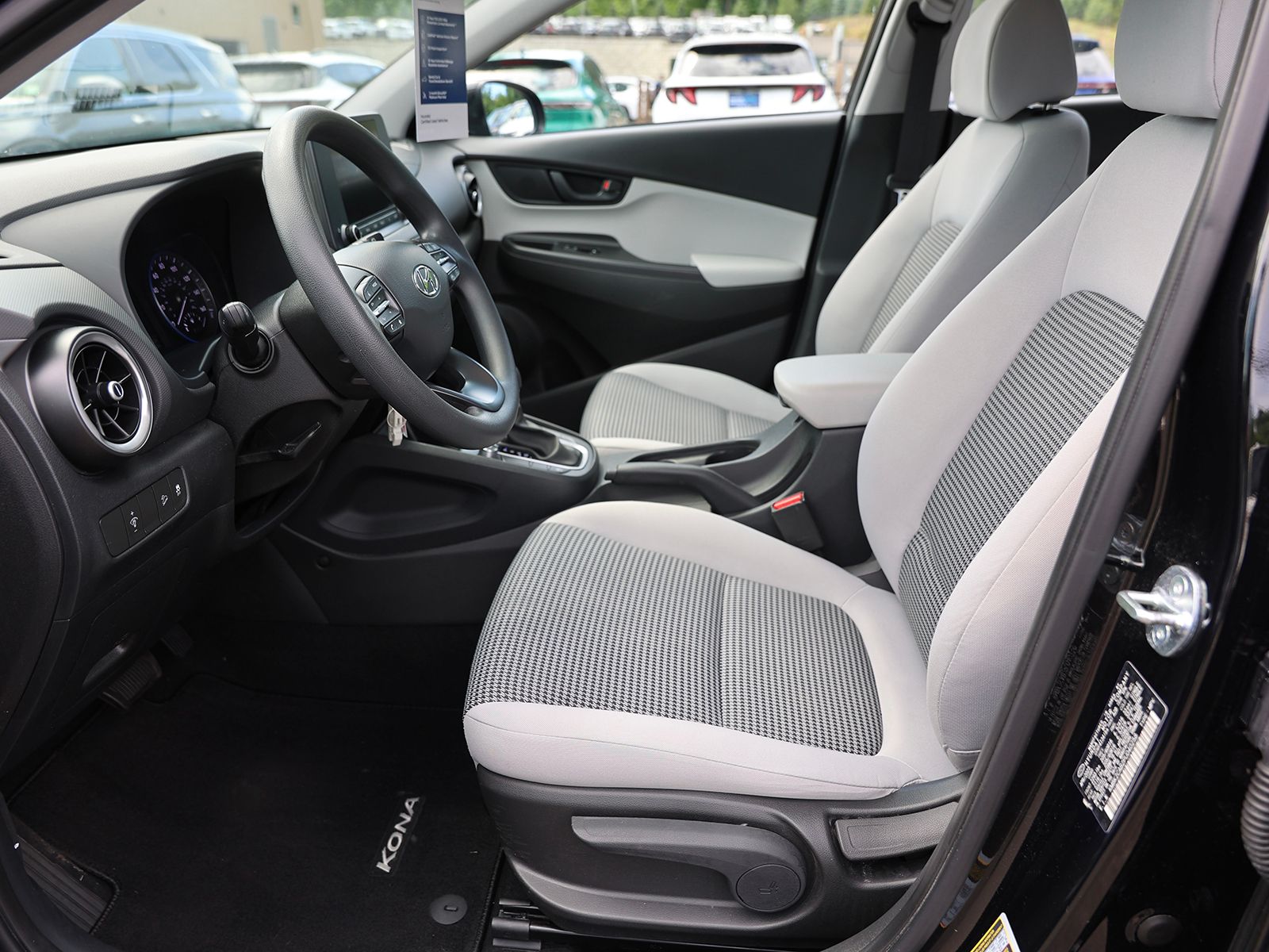 2023 Hyundai Kona SE - Photo 16