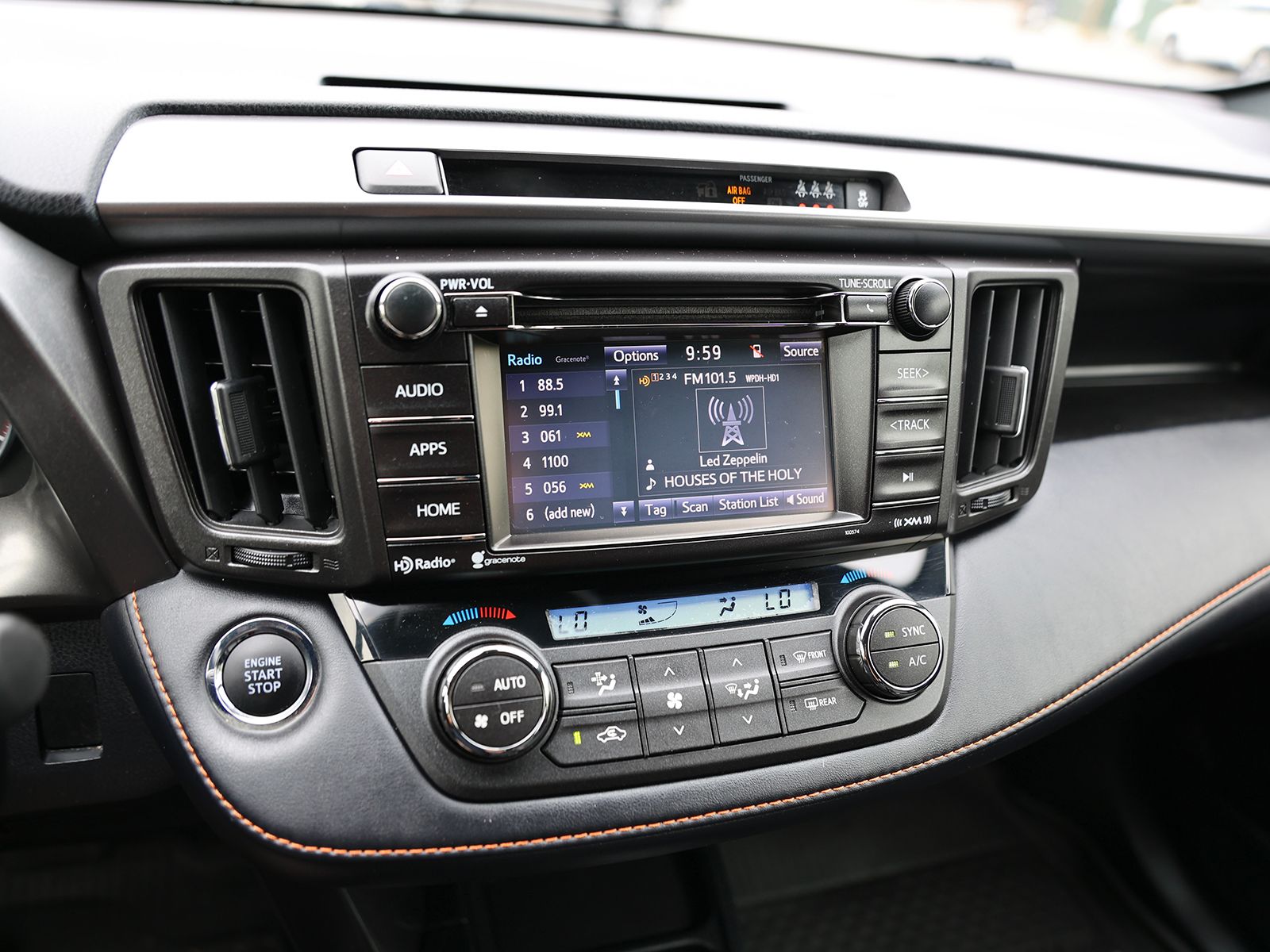 2017 Toyota RAV4 SE - Photo 23