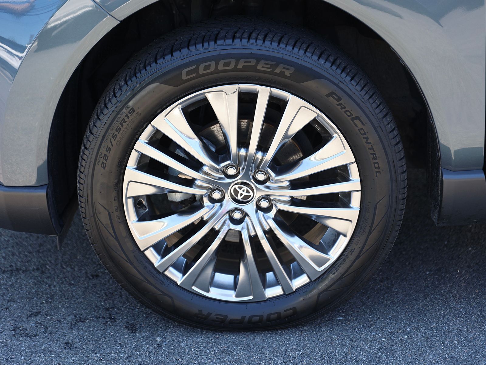 2024 Toyota Venza XLE - Photo 11