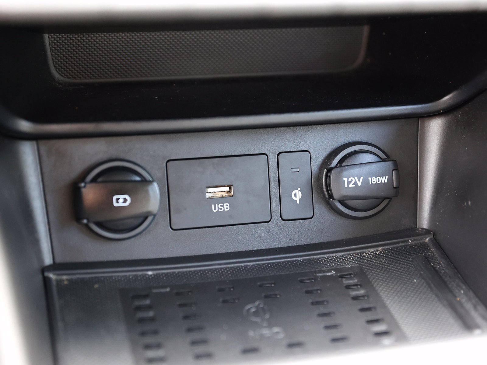 2023 Hyundai Kona Limited - Photo 28
