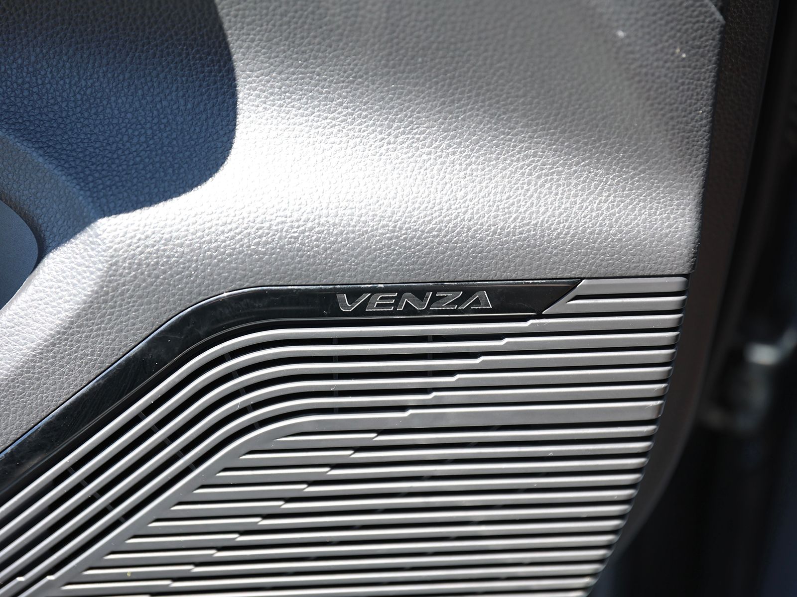 2024 Toyota Venza XLE - Photo 34