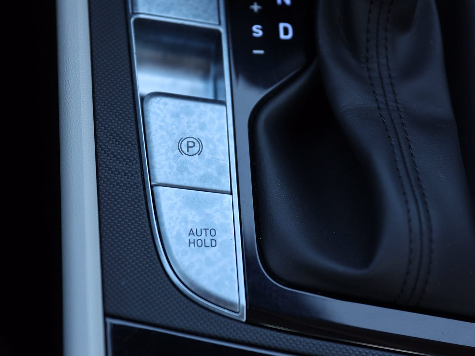 2025 Hyundai Elantra Limited - Photo 31