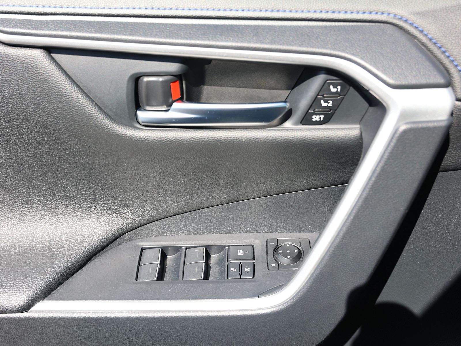 2023 Toyota RAV4 XSE - Photo 37