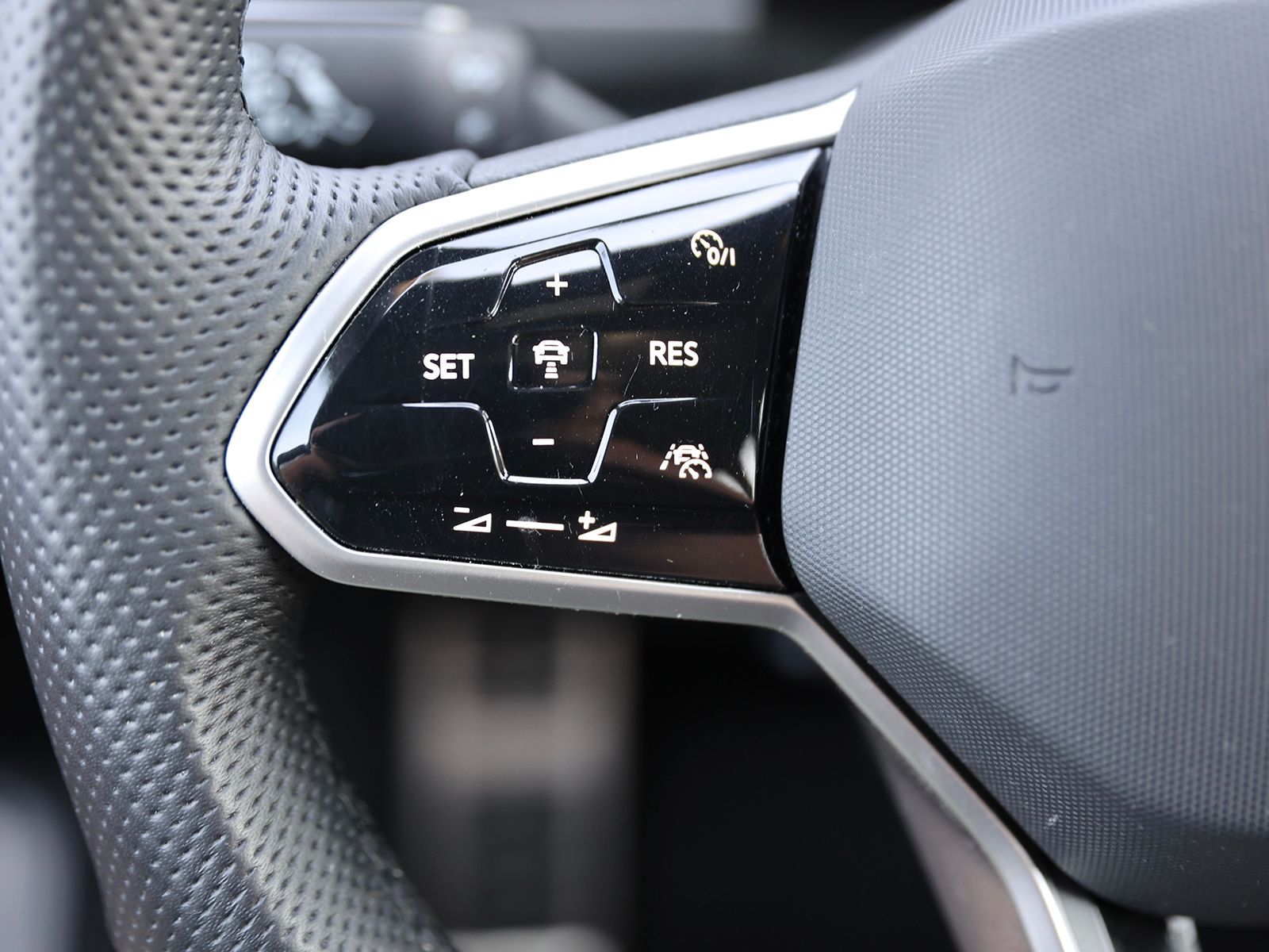 2022 Volkswagen Tiguan SE R-LINE BLACK - Photo 37