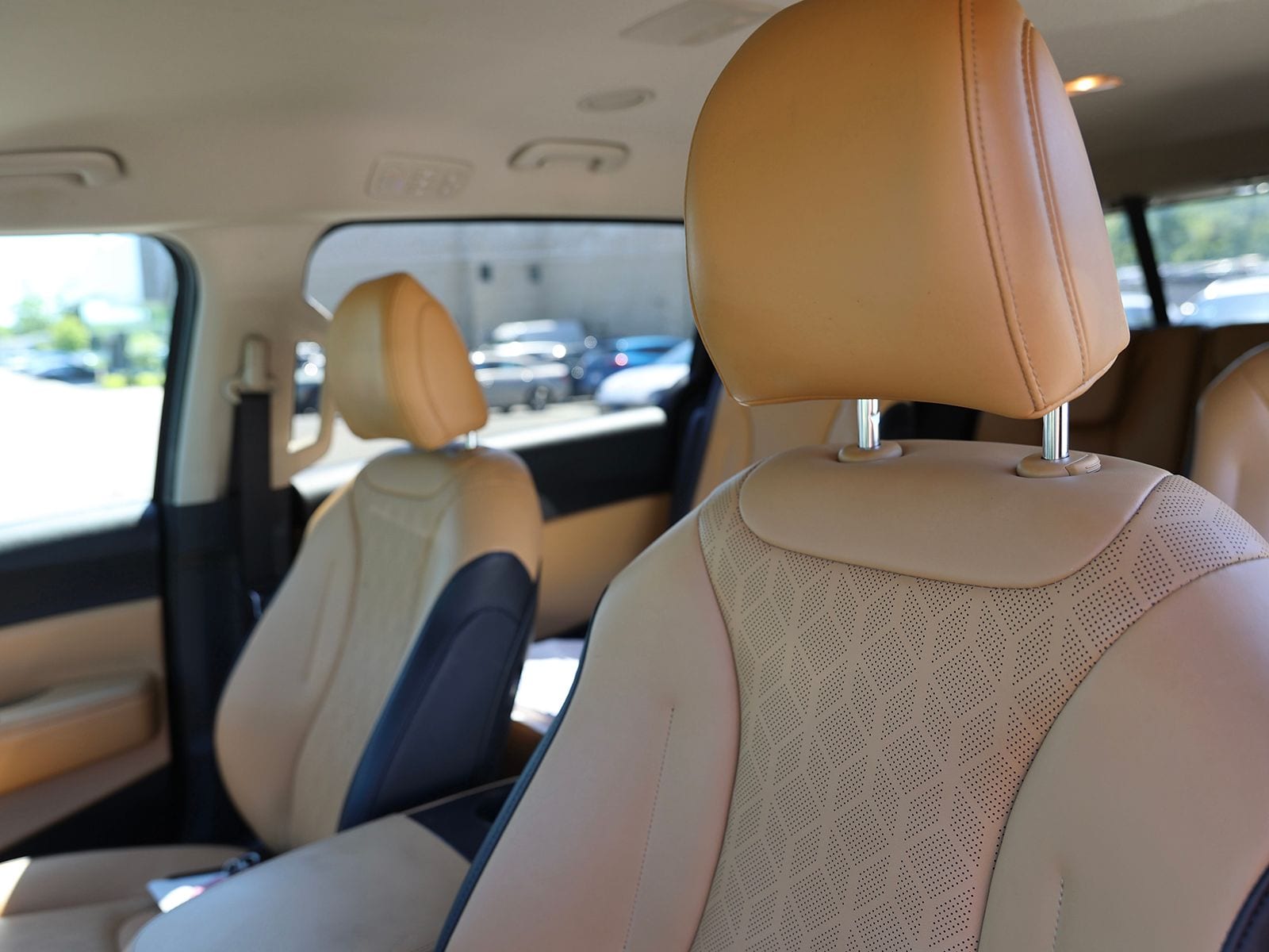 2024 Kia Carnival LX Seat Pkg - Photo 18