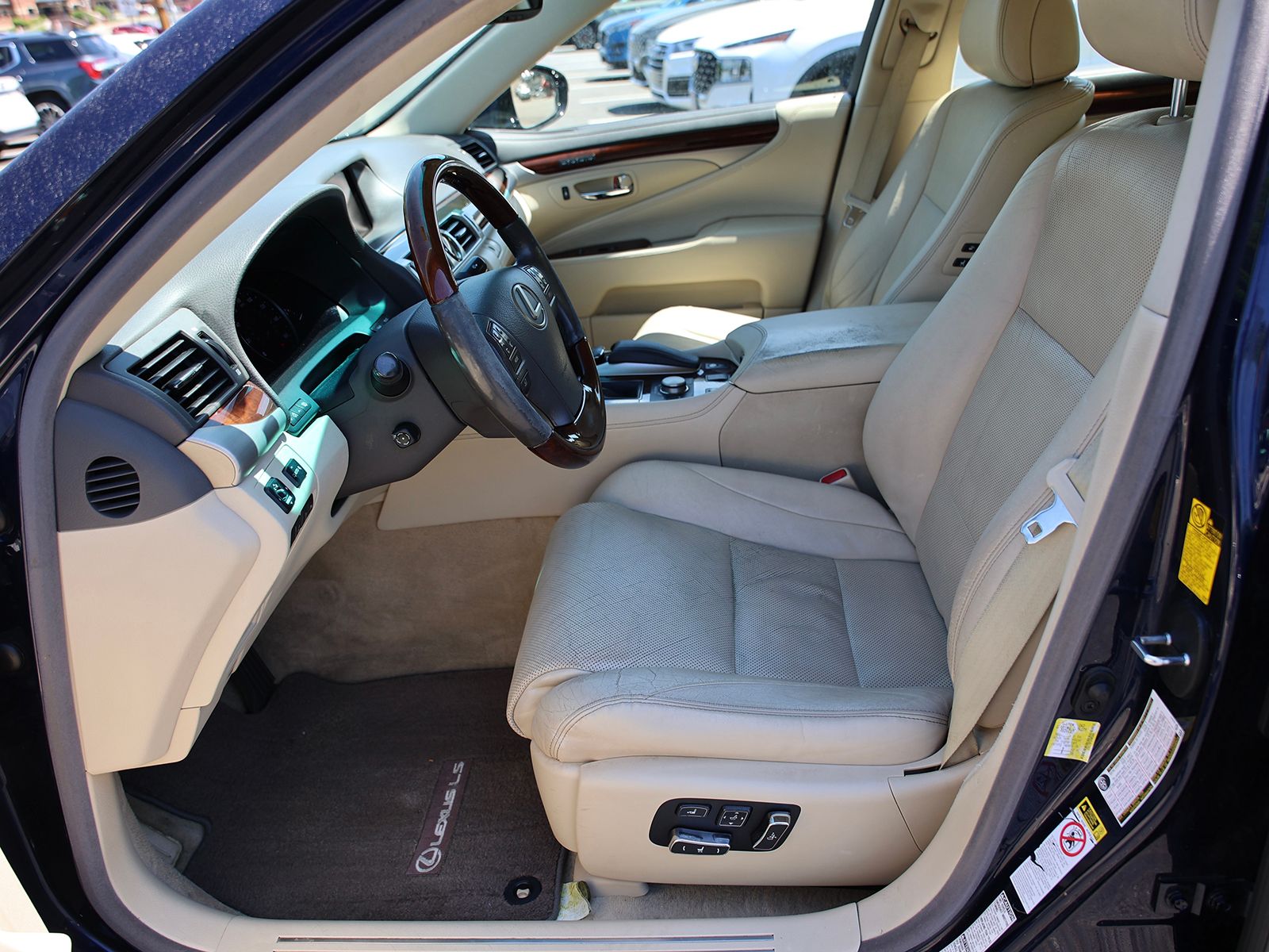 2013 Lexus LS Base - Photo 17