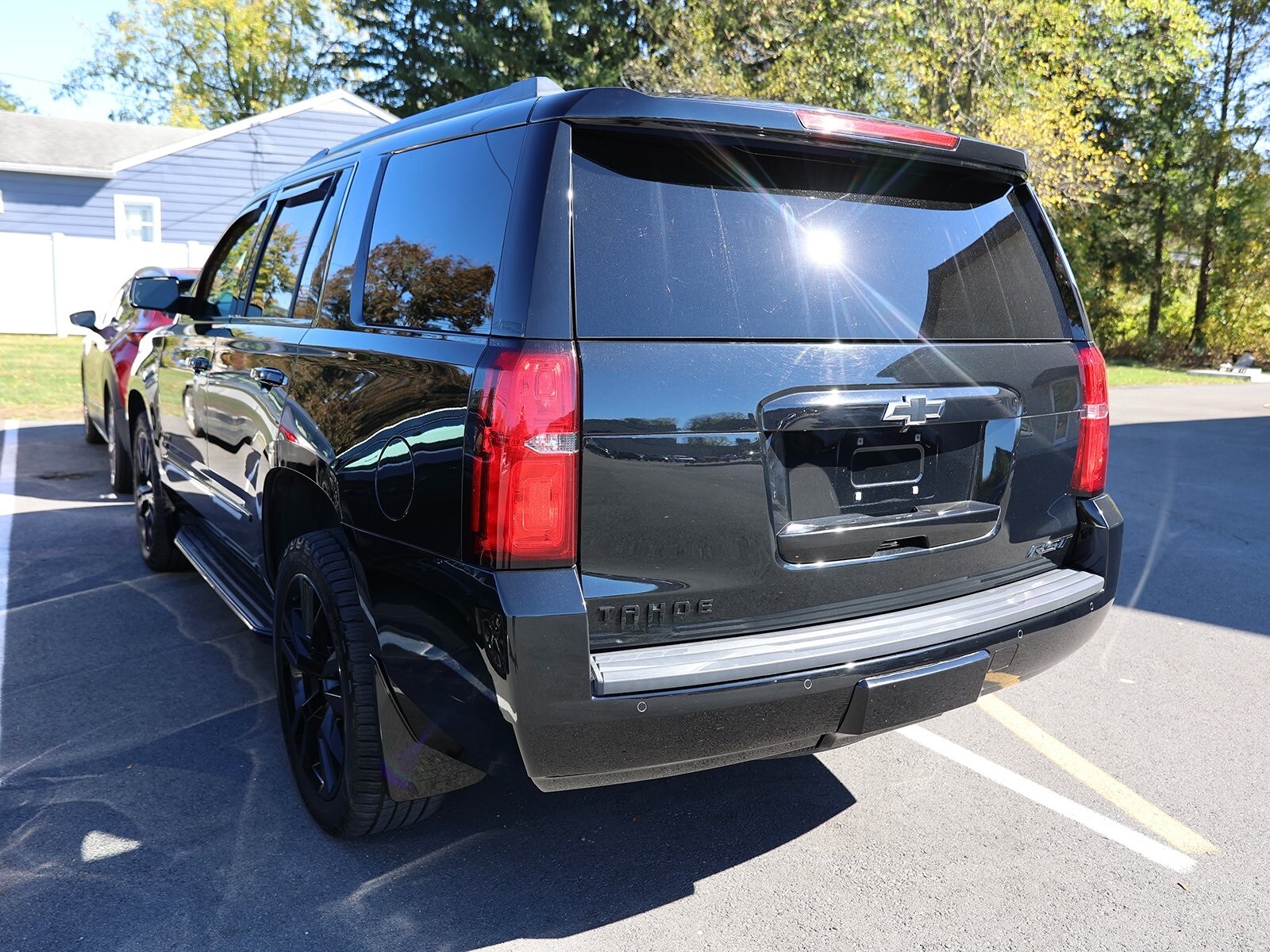 2019 Chevrolet Tahoe Premier photo 2