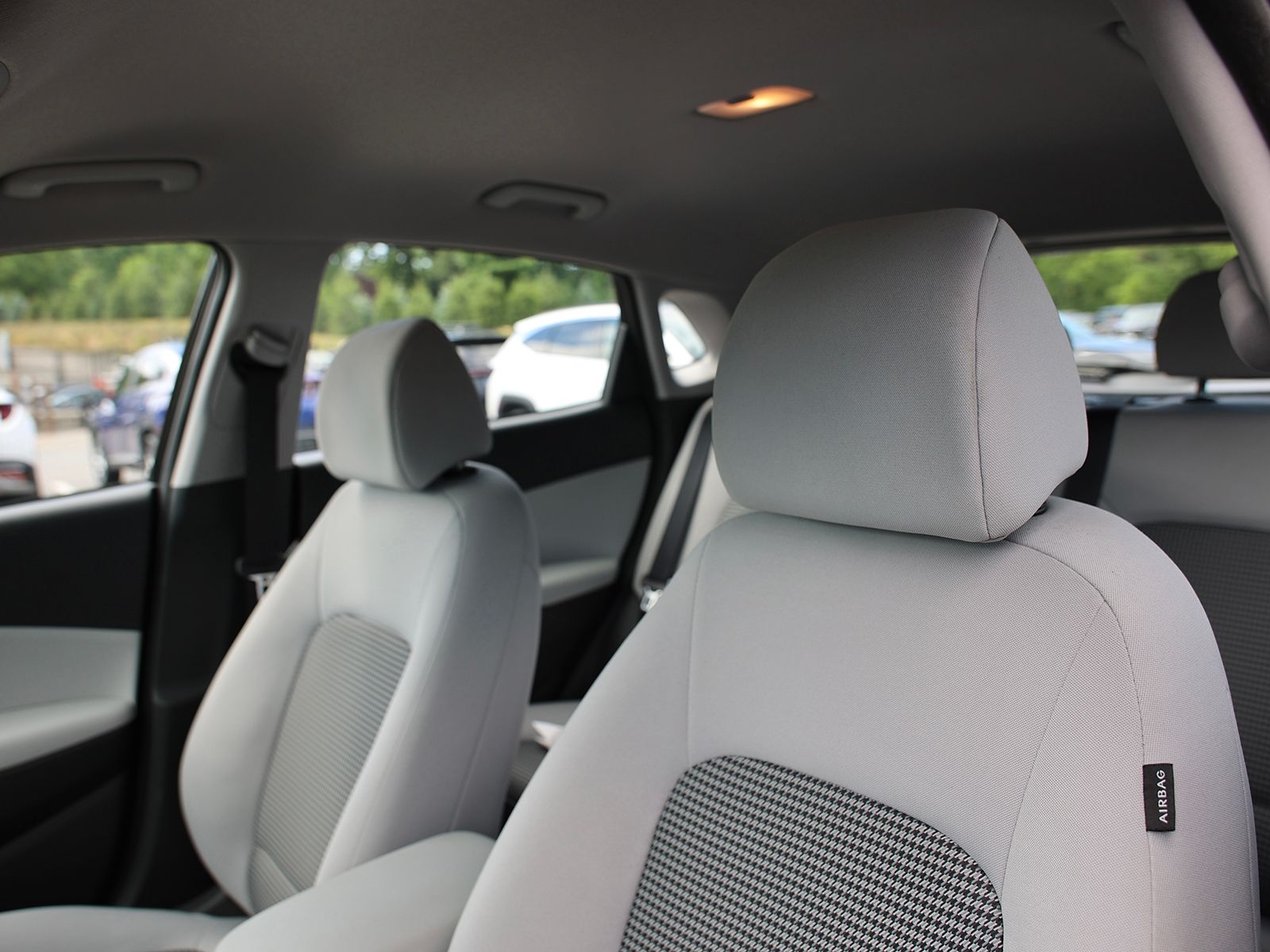 2023 Hyundai Kona SE - Photo 18